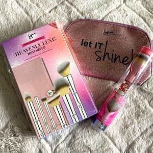 IT Cosmetics brush and bag bundle